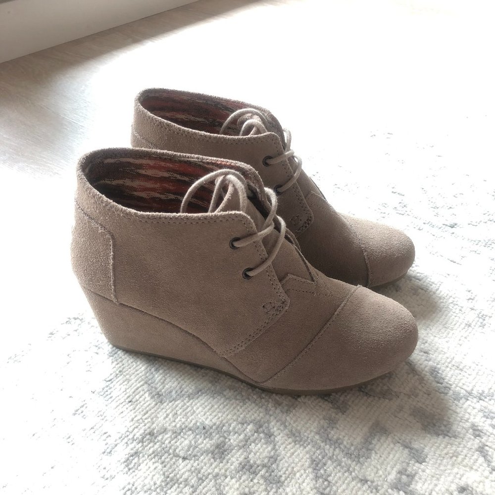 Toms Desert Boot Suede Wedge Sz 7.5